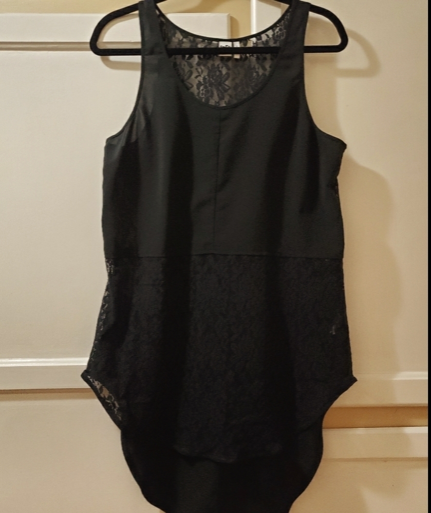 Free Press Women's Sleeveless Lace Accented Top